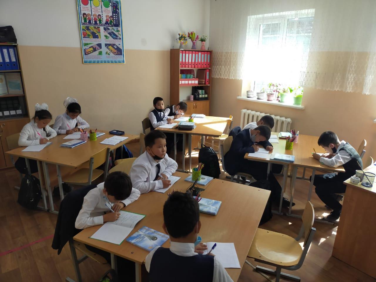 "Мейірімділік пен жақсылық" тақырыбында сынып сағаттары өткізілді