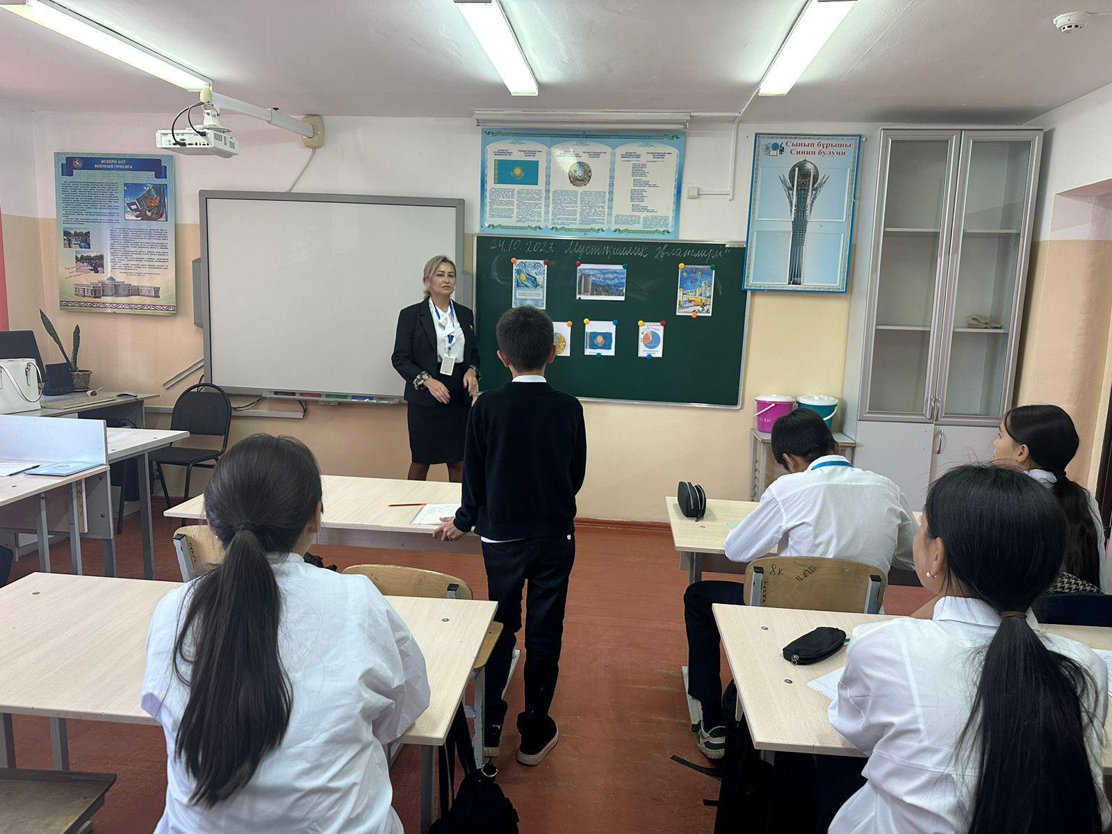 Республика күні ұлттық мереке қарсаңында сынып сағаттары өткізілді